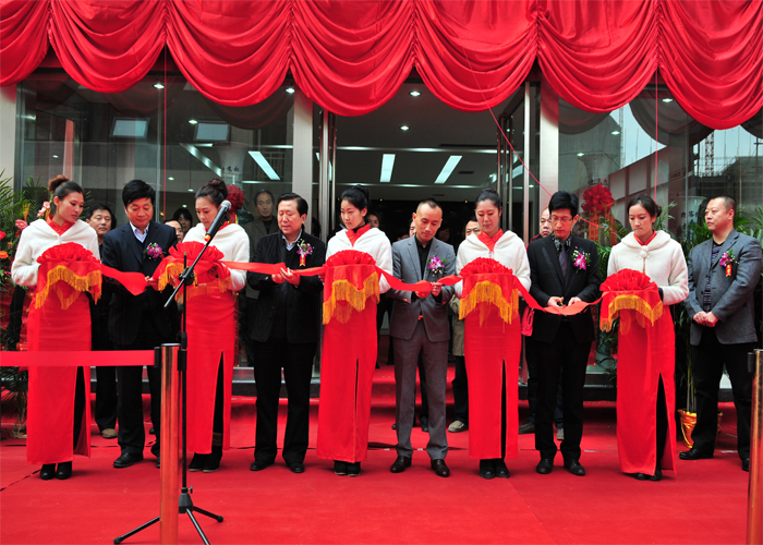 Group moved to a new location - Chairman Chen Jiazhong ceremony cut the ribbon